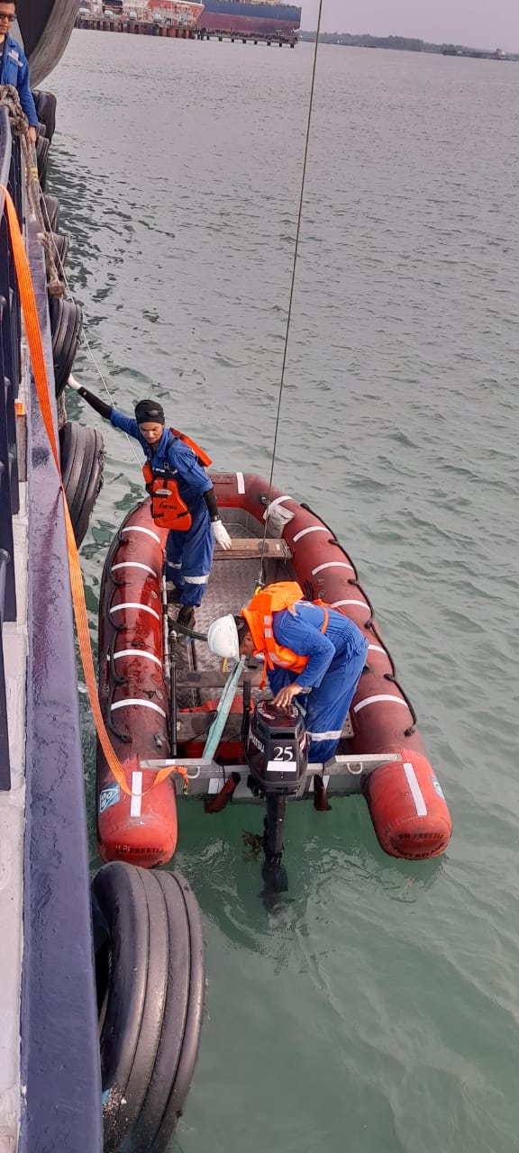 Rescue boat test Photo