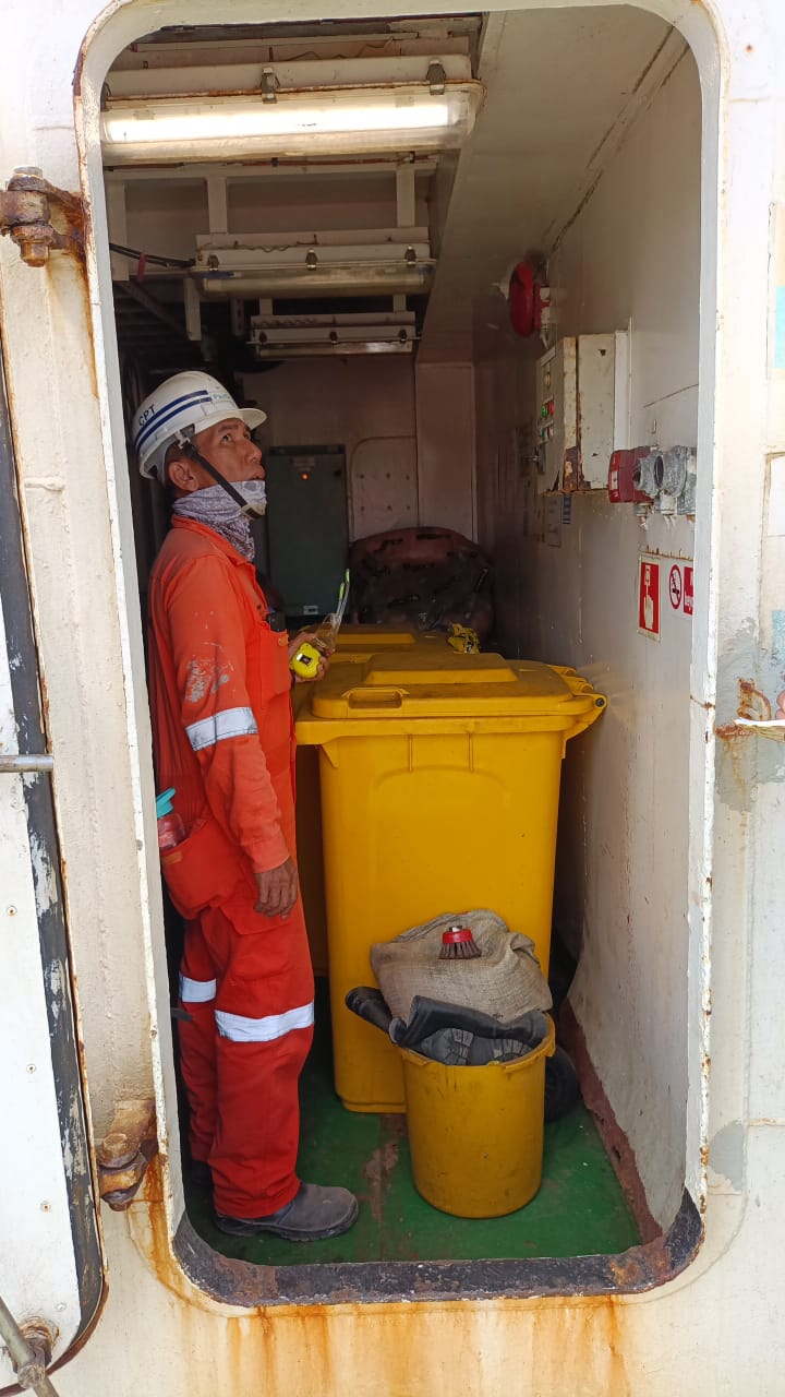 Fly Resilience ship inspection Photo